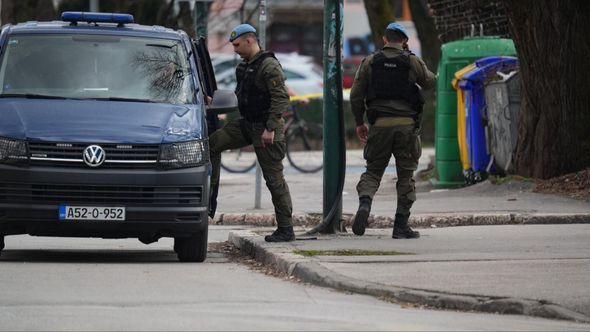 Policija oduzela oružje - Avaz