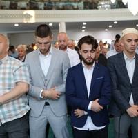 Veliki broj vjernika klanjao bajram-namaz u džamiji Kralja Abdulaha u Tuzli