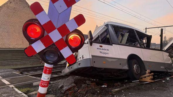 Autobus koji je udario voz - Avaz