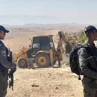 Izraelci buldožerima ušli u selo i palestinskim pastirima porušili kuće