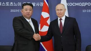 Putin poklonio automobil Kim Jong Unu