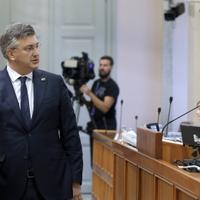 Haos u Hrvatskom saboru: Plenković podnosio izvještaj, opozicija ga ometala lupanjem