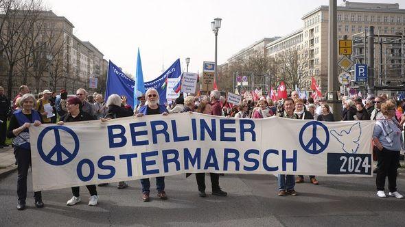 Sa današnjih demonstracija - Avaz