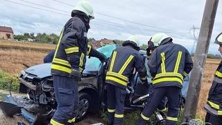 Teška nesreća na bh. cesti: Vozilom udario u banderu, ima povrijeđenih