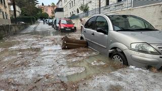 Snažno nevrijeme potopilo dijelove Splita: Automobili završili u vodi