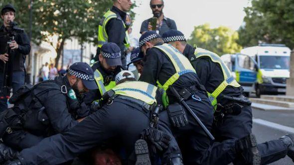 Masovni protesti u Velikoj Britaniji - Avaz