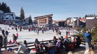 Sunce i snijeg na Vlašiću privukli veliki broj posjetitelja