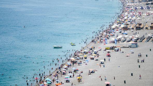 S jedne od plaža u Antaliji: All inclusive usluga - Avaz