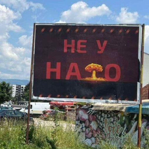 Nedaleko od baze EUFOR-a: U Istočnom Sarajevu postavljeni bilbordi sa natpisom "Ne u NATO"