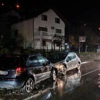 Saobraćajna nesreća u Goraždu: Sudarila se dva vozila, jedna osoba povrijeđena 