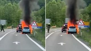 Video / Zapalio se automobil kod Zenice, pogledajte kako se vatrogasci bore s vatrom