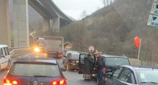 U sudaru četiri automobila u Vranduku kod Zenice povrijeđene dvije osobe