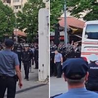 Video / Specijalci čuvali Rođene: Pogledajte kako je ispraćen autobus Veleža sa stadiona Pod Bijelim brijegom