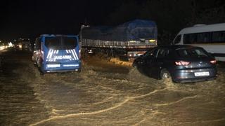 Nevrijeme u Ankari: Poplavljeni objekti, problemi u saobraćaju