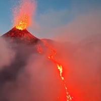 Iz vulkana Etna krenula nova emisija lave, stub pepela ide i do 6.000 metara