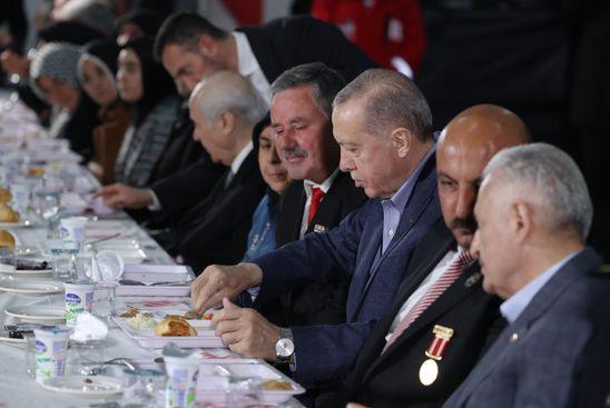 Erdoan iftario sa žrtvama zemljotresa - Avaz