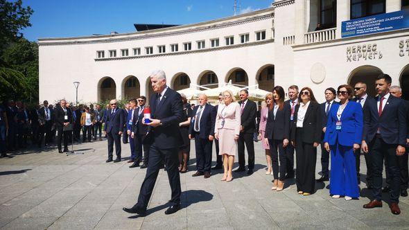 Saborskom zasjedanju prisustvuje više od 550 delegata - Avaz