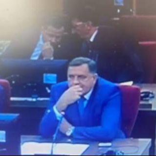 Dodik nije htio ustati, sutkinja umjesto njega pročitala da negira krivicu