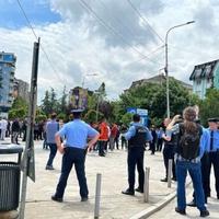 Šesti dan protesta na sjeveru Kosova: Građani se okupili ispred zgrade Općine Zvečan