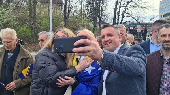 Sebija Izetbegović na protestima ispred OHR-a - Avaz