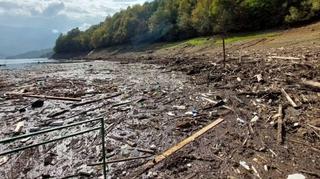 Volonteri pomažu u čišćenju Jablaničkog jezera, vrši se i dostava hrane i lijekova