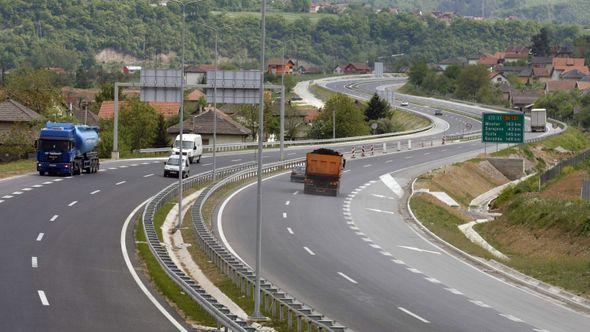 Na graničnim prelazima promet putničkih vozila protiče uz kraća zadržavanja - Avaz