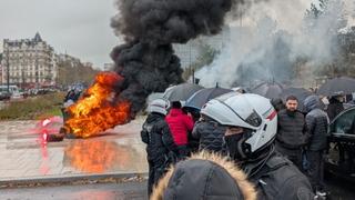 Protesti stotine taksista u Parizu