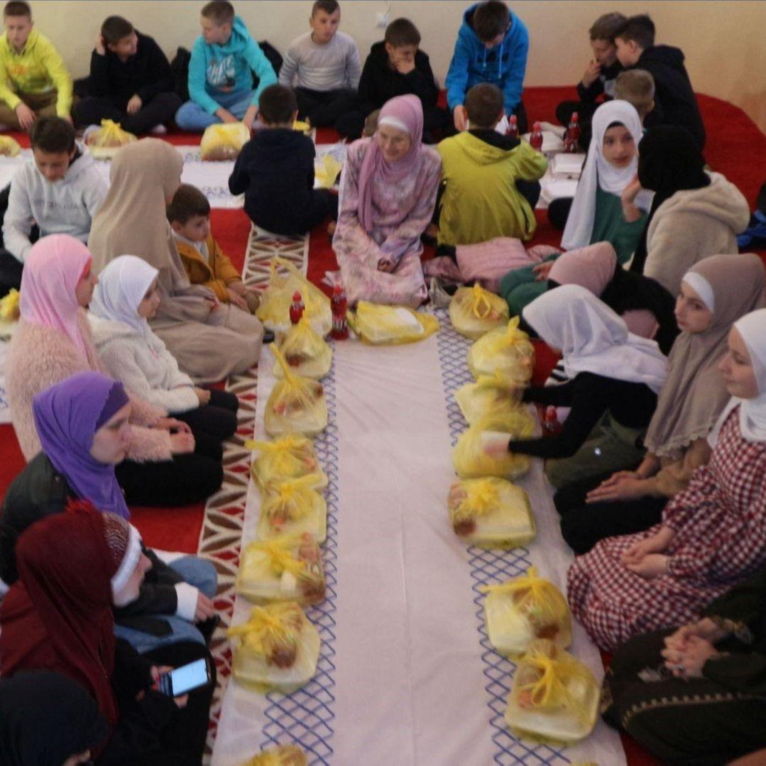 Srebrenica: Više od stotinu djece na zajedničkom iftaru