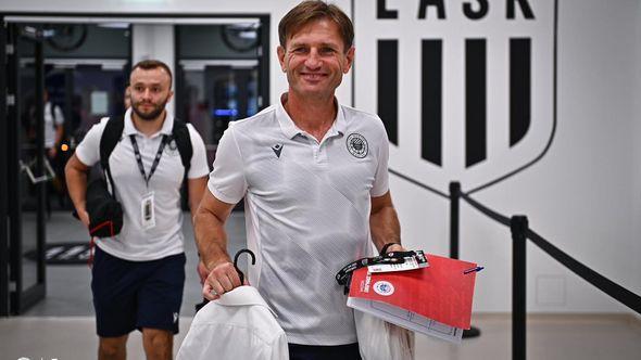 Igrači i treneri Zrinjskog stigli na stadion - Avaz