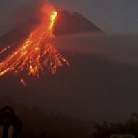 Indonezija će preseliti hiljade ljudi nakon erupcije vulkana