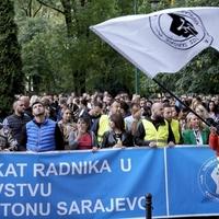 Radnici u zdravstvu protestovali ispred Vlade KS: Traže povećanje nadnica