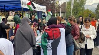 Zenički osnovci na humanitarnom bazaru prikupljaju novac za Palestinu