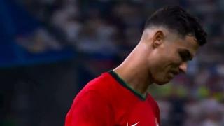Video / Nikome nije laknulo kao njemu: Ronaldov šmekerski potez ispred navijača poslije iskorištenog penala