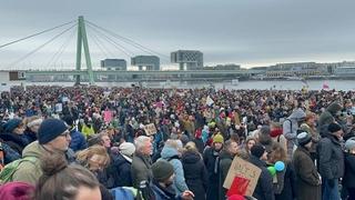 Više od 50.000 ljudi protestovalo protiv krajnje desnice u Kelnu