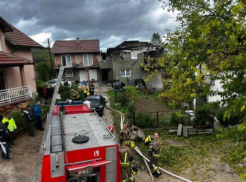 U jutarnjim satima gasili požar na kući - Avaz