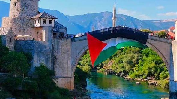 Velika zastava Palestine na Starom mostu - Avaz