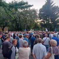 Opozicija u RS organizovala proteste, okupio se veliki broj građana u Banjoj Luci