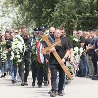 Tužna kolona išla od kuće ubijenog policajca prema groblju: Odlazi na vječni počinak