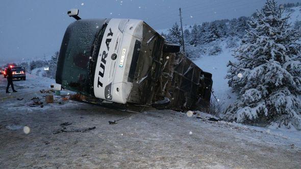 Prevrnuo se autobus  - Avaz