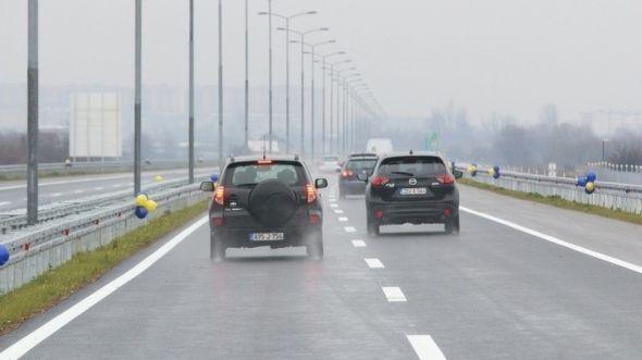 Vozačima se savjetuje oprez na mokrim cestama - Avaz