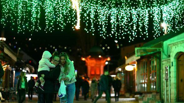 Postavljene prigodne dekoracije u Sarajevu - Avaz