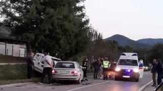 Težak udes u Vozući: Pet osoba povrijeđeno u sudaru dva automobila