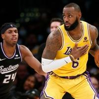 Lebron i Dejvis ponovo blistali: Vodili Lejkerse do nove pobjede 