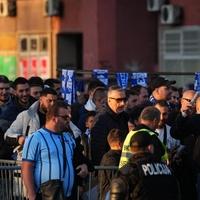 Pogledajte atmosferu na Grbavici pred derbi: Navijači Željezničara pristižu na stadion