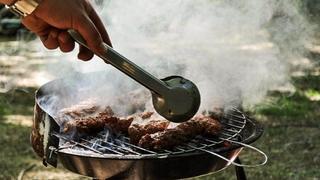 Kuhar otkrio najveću grešku kod roštiljanja: Ovaj alat uništava meso