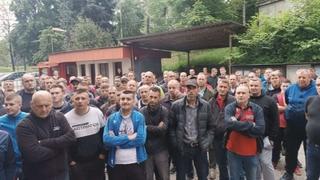 Zenički rudari se okupili ispred zgrade Uprave RMU Zenica, direktor Hukić podnio ostavku