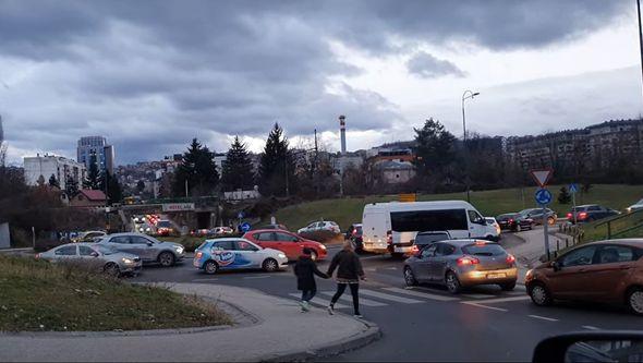 Kilometarske kolone u Sarajevu - Avaz