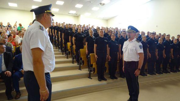 S polaganja zakletve u Mostaru: Lani primljeno 130 policajaca - Avaz