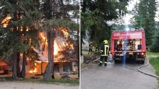 Grom zapalio vikendicu na Vlašiću, vatrogasci na terenu