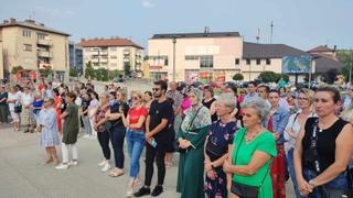 U Gradačcu održan još jedan protest: "Femicid je zločin", "Nemojmo šutiti! Prijavi nasilje"